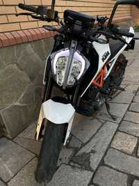Мотоцикл KTM Duke 390