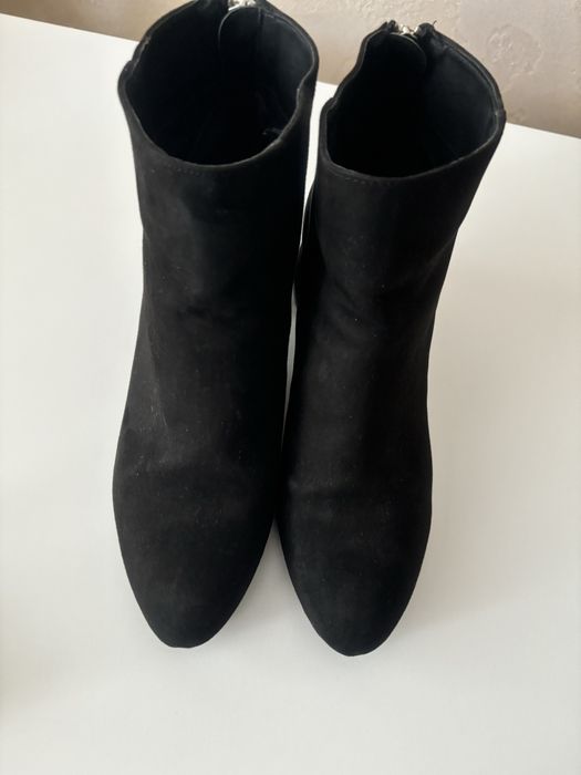 Ботильйони на осінь/весну 38 розміру