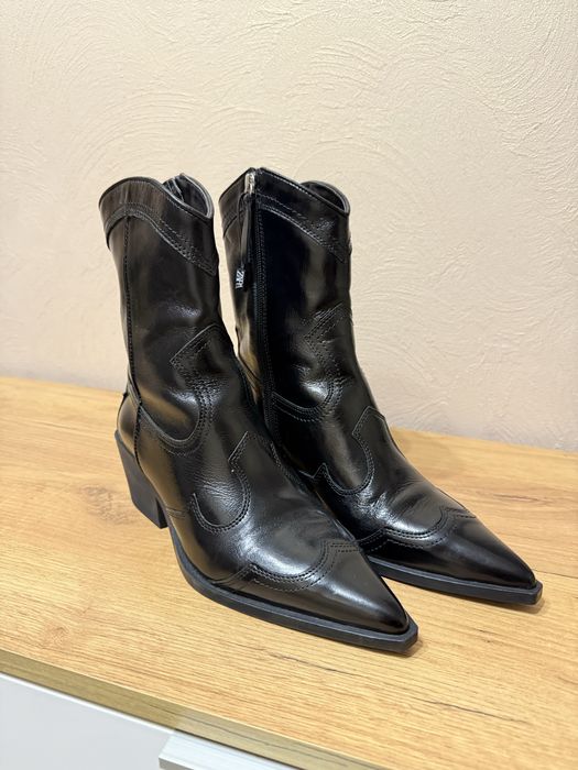 Козаки Zara. Натуральна шкіра
