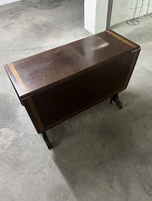 Mesa de Jantar em Mogno