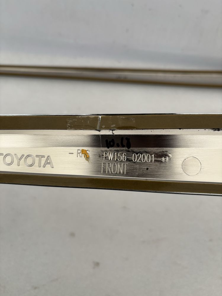 Toyota Auris II 2 12-18 nowa listwa drzwi chrom prawy lewy przód