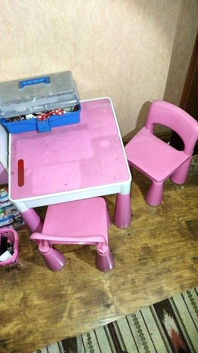 Дитячий комплект, стіл + два стільця