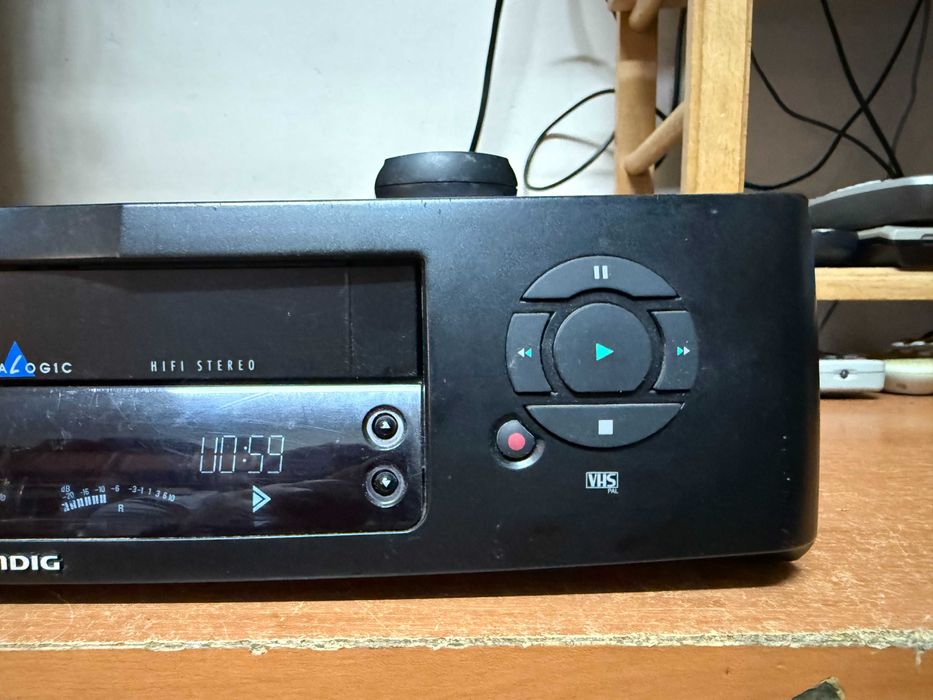 Magnetowid VHS Grundig GV 740 HI-FI stereo pilot