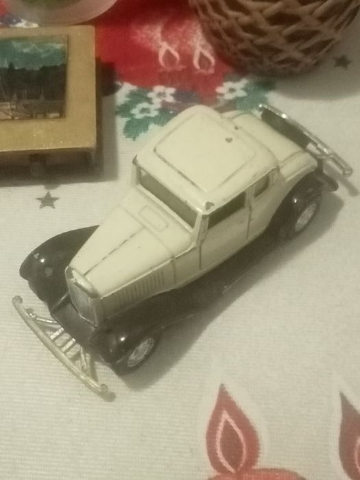Carro miniatura Ford Clássico