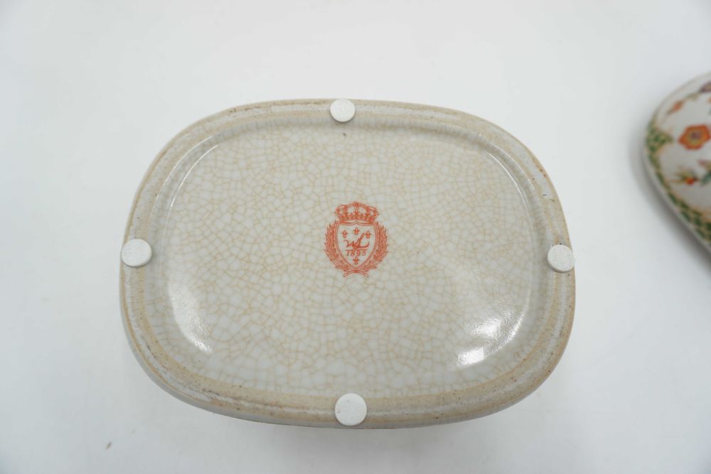 SZKATUŁKA puzderko porcelana z brązem