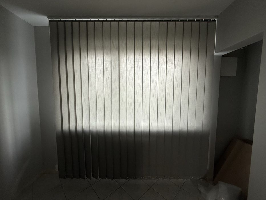 Żaluzje pionowe 240 x 245 cm szare
