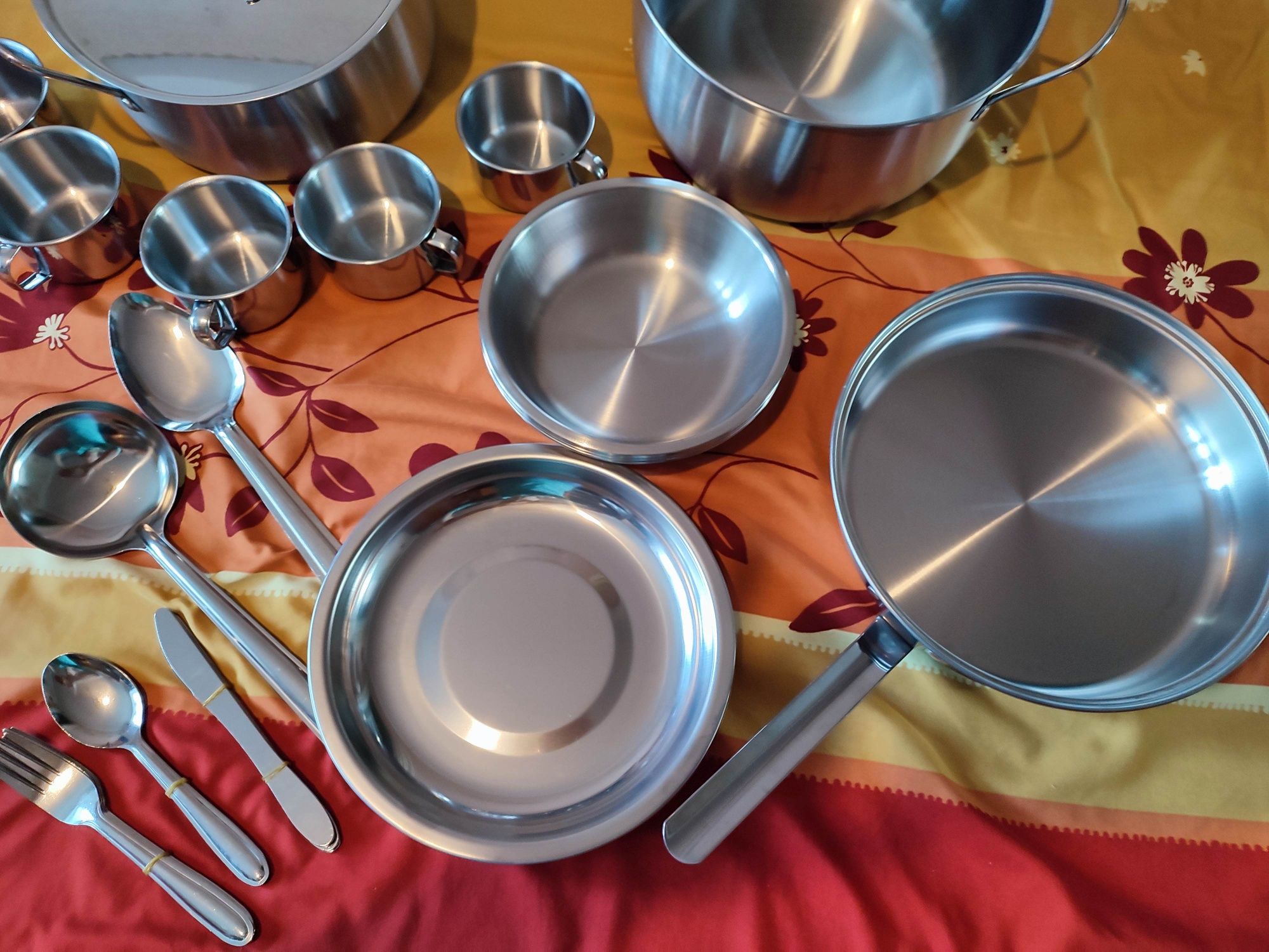 Кастрюля из нержавейки тарелки кружки