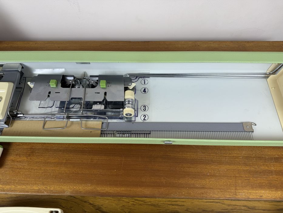 Вязальная машина Brother KH 111, 7 класс