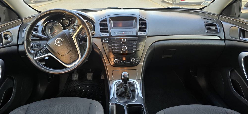 Opel Insignia  2.0 cdti  Ano 2011 a diesel
