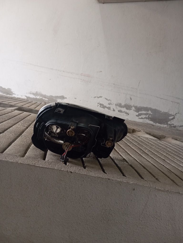 Farol do lado esquerdo da frente Golf 4