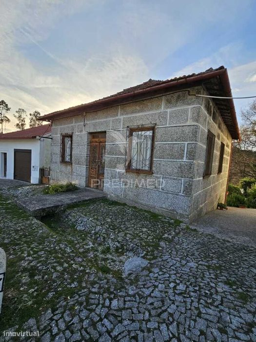 Moradia para restauro em Silvares (S. Martinho) - Fafe