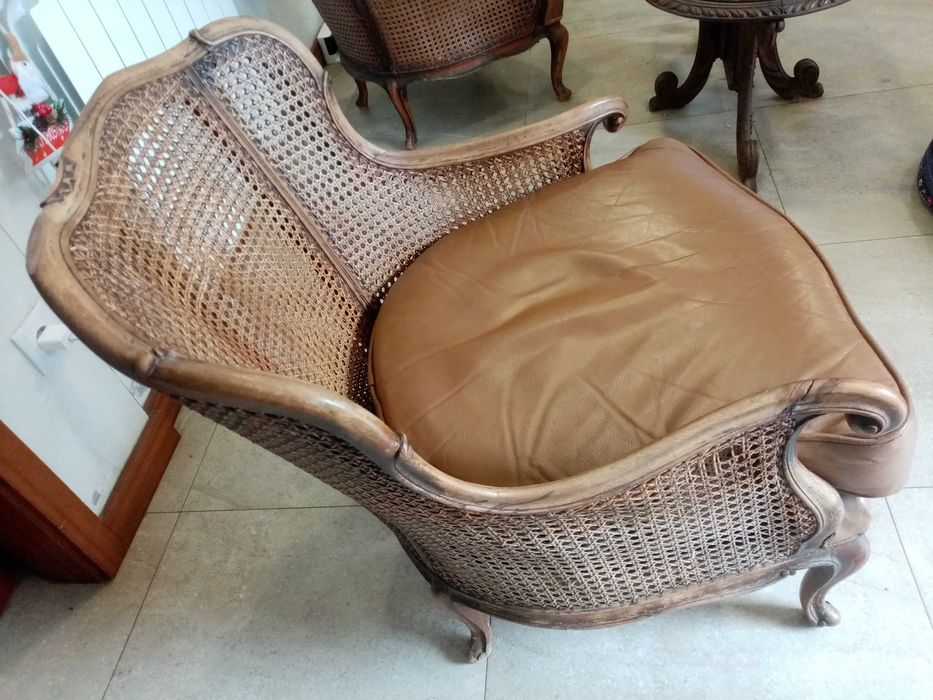 Mobiliario em palhinha.