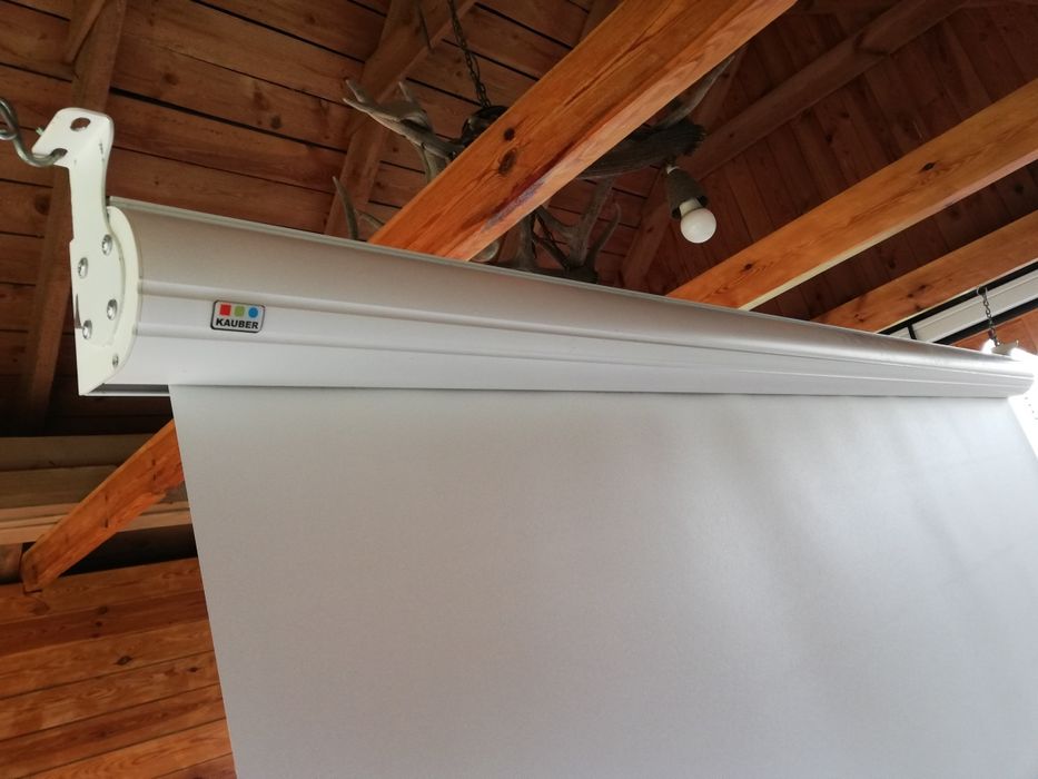 Ekran projekcyjny elektryczny Kauber White labe 200x150 MADE IN POLAND