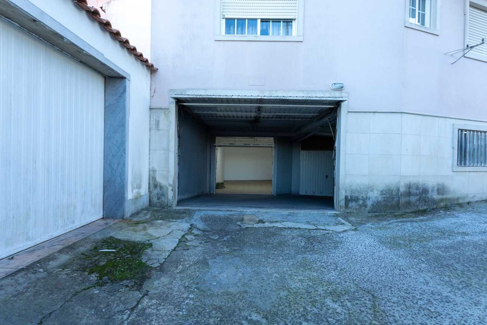 Duplex T3+1 com 201m2 construídos, 178m2 úteis e garagem Box