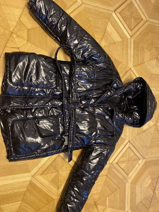 Стильная чёрная зимняя дутая куртка лак зимова курточка зима с поясом
