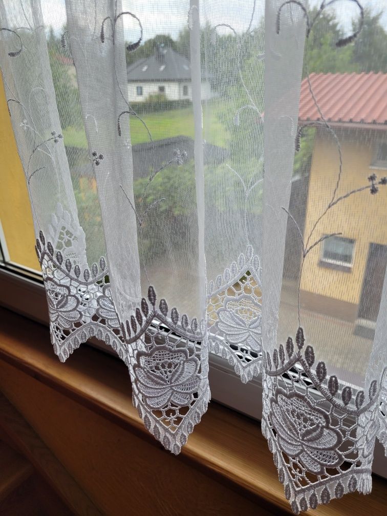 Firanka z gipiurą.