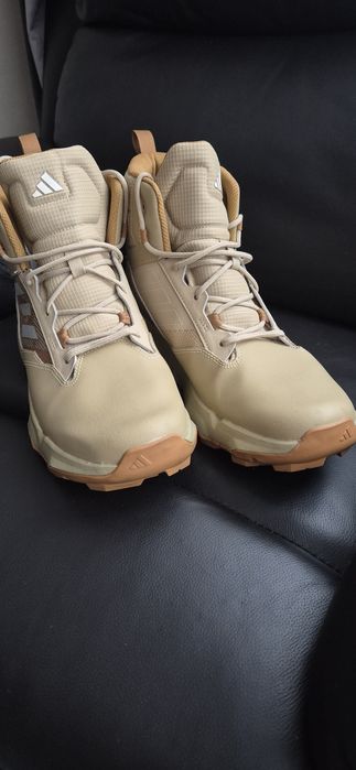 Туристичні черевики adidas