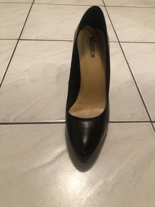 Eleganckie czółenka Kazar