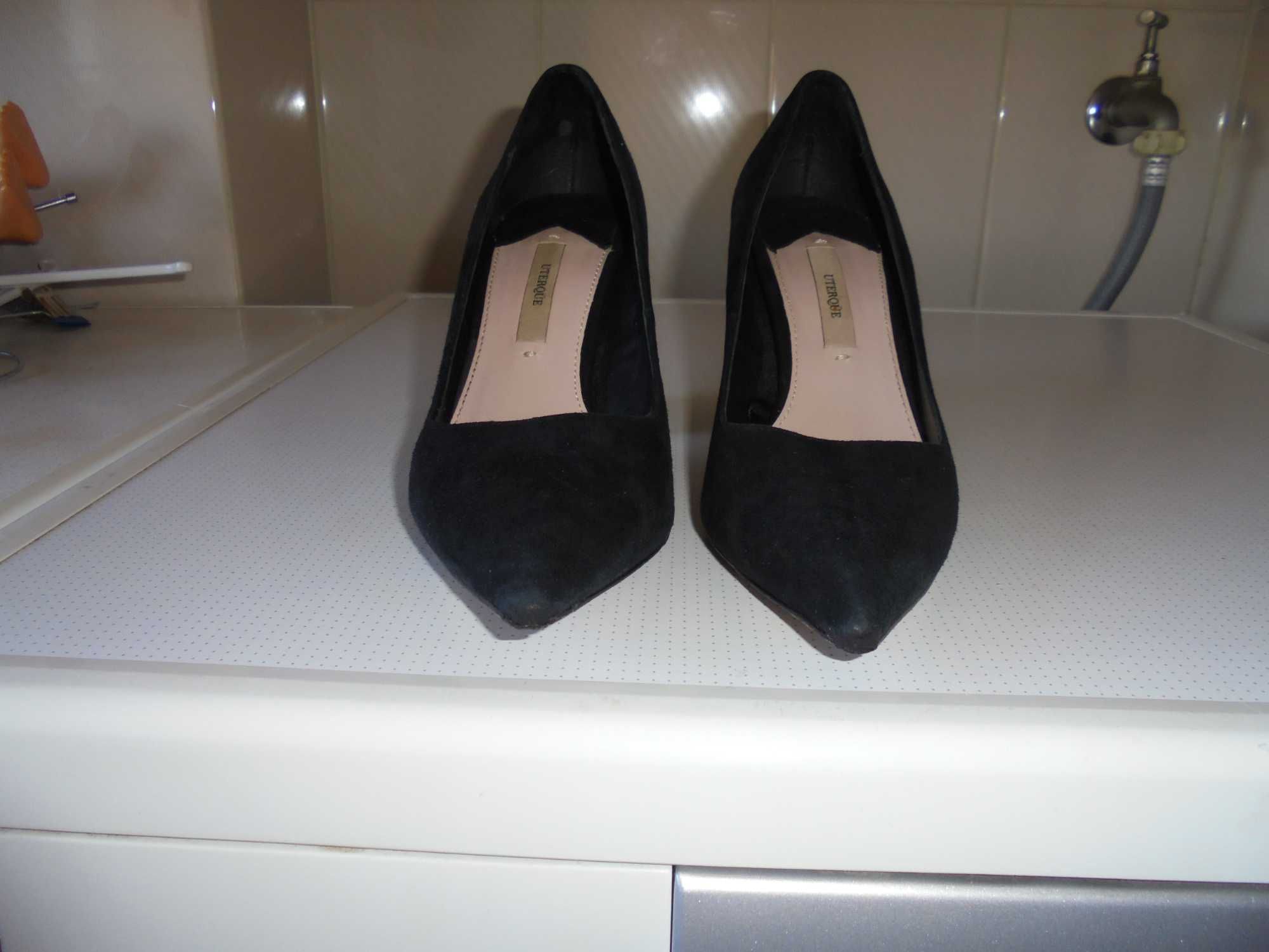 sapatos de mulher cor pretos