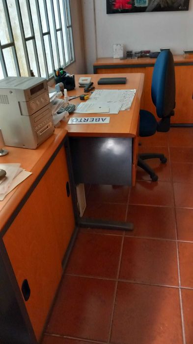 Passagem de negócio estofos totalmente equipado