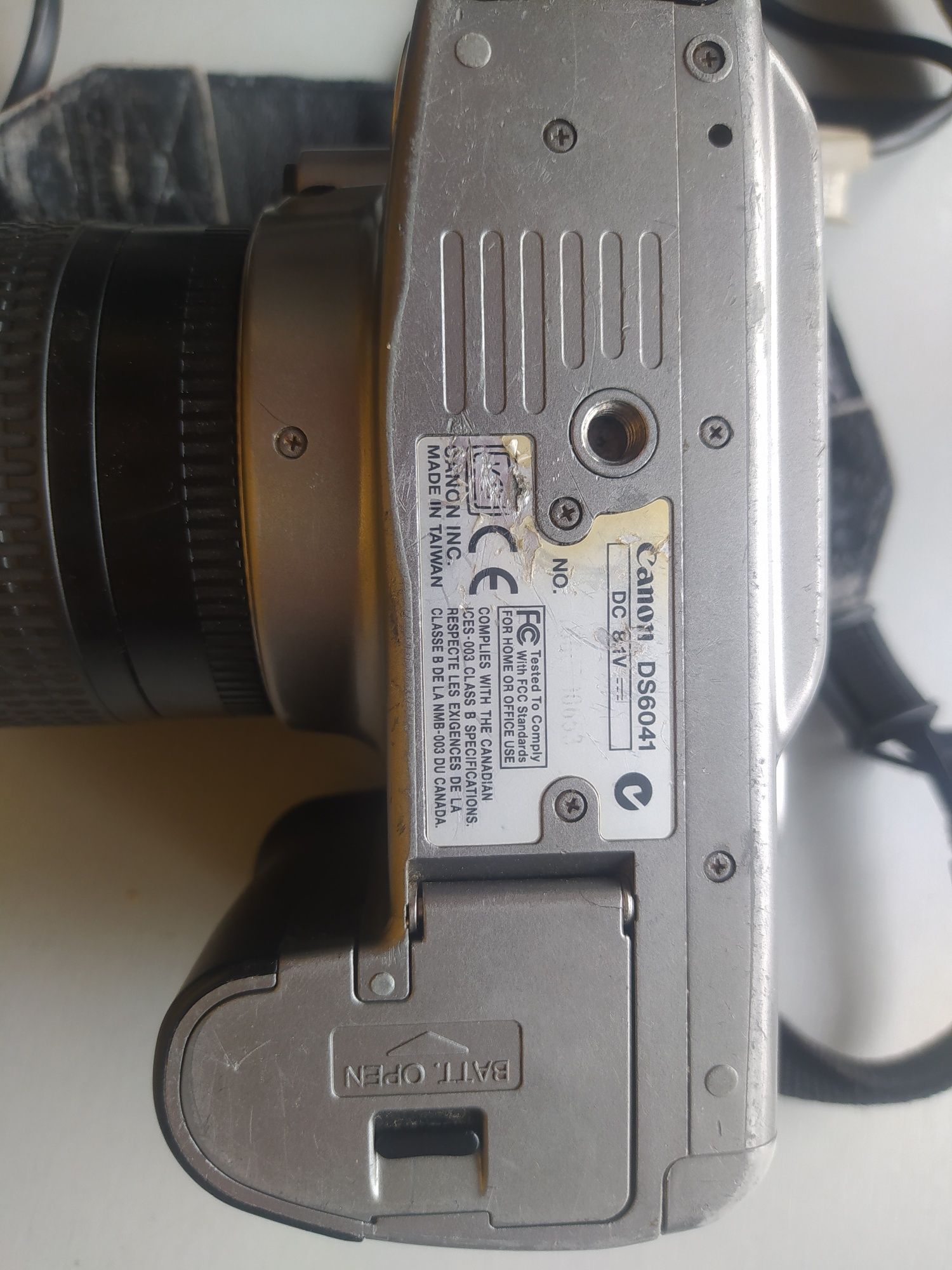 Aparat Canon EOS DIGITAL REBEL z obiektywem 28-80 mm
