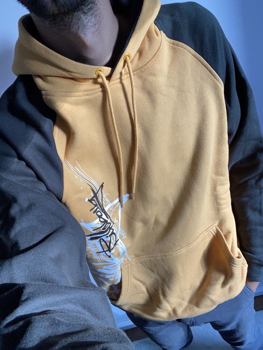 Hoodie Billabong amarelo torrado e verde escuro em bom estado