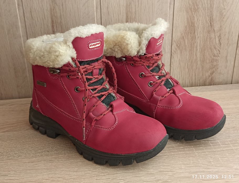 Тепле взуття на дівчинку