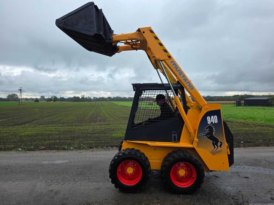Mini Ładowarka Bobcat Mustang 940 Łyżka Widły paletowe