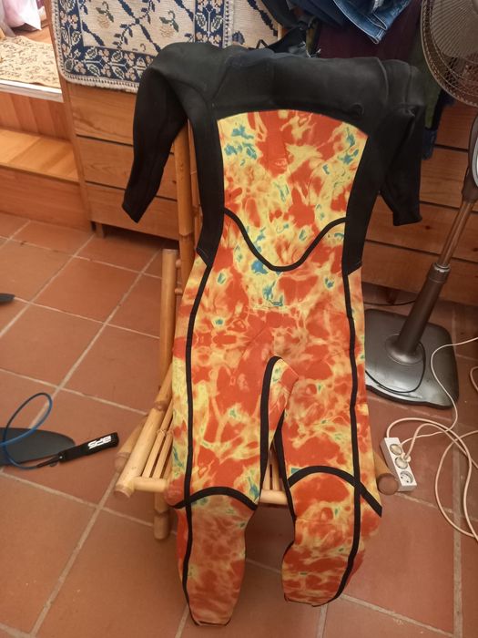 Fato de mergulho feminino