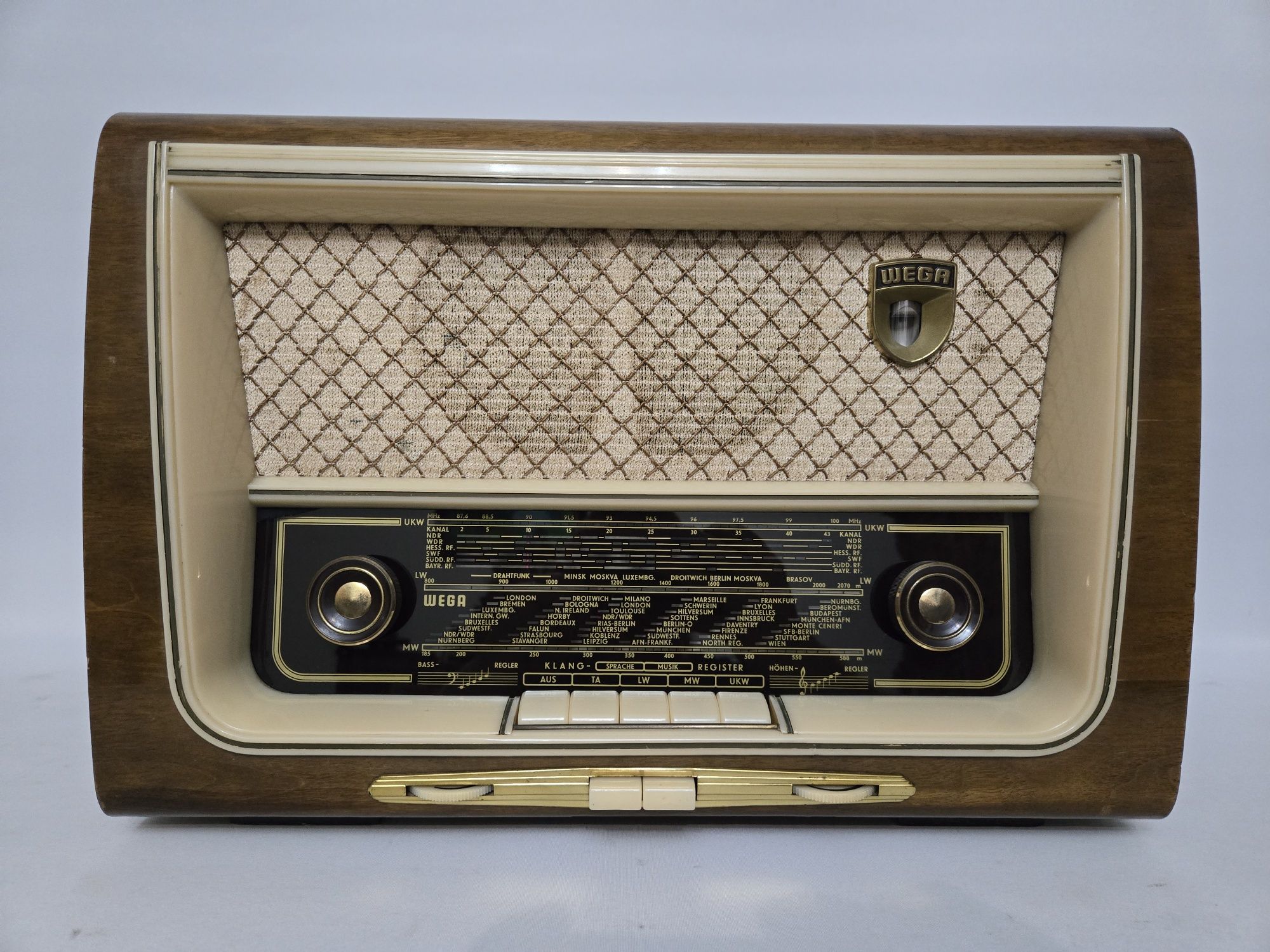 Rádio antigo reparado Wega