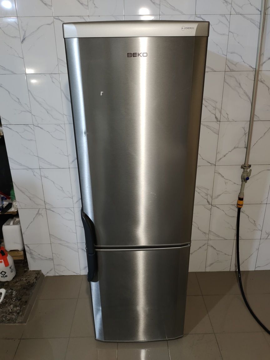 Холодильник Beko  170 cm. з Європи. Металік, стан нового