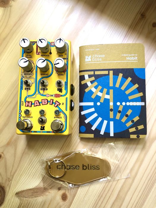 Chase Bliss Habbit / Line 6 HX One / Ampeg SCR-DI