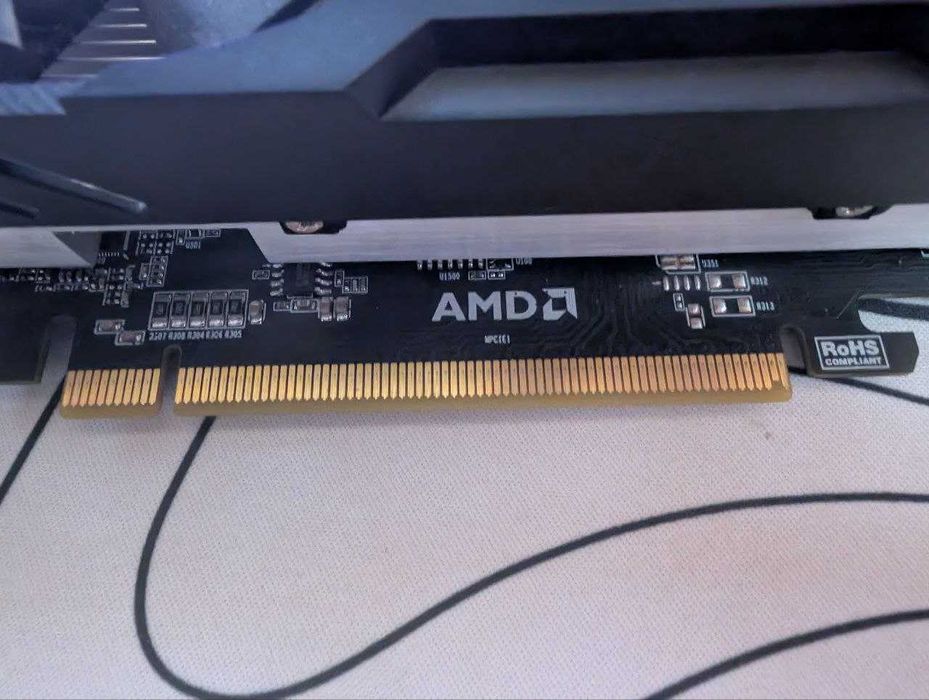 Бюджетна відеокарта AMD Radeon R9 370 4GB GDDR5