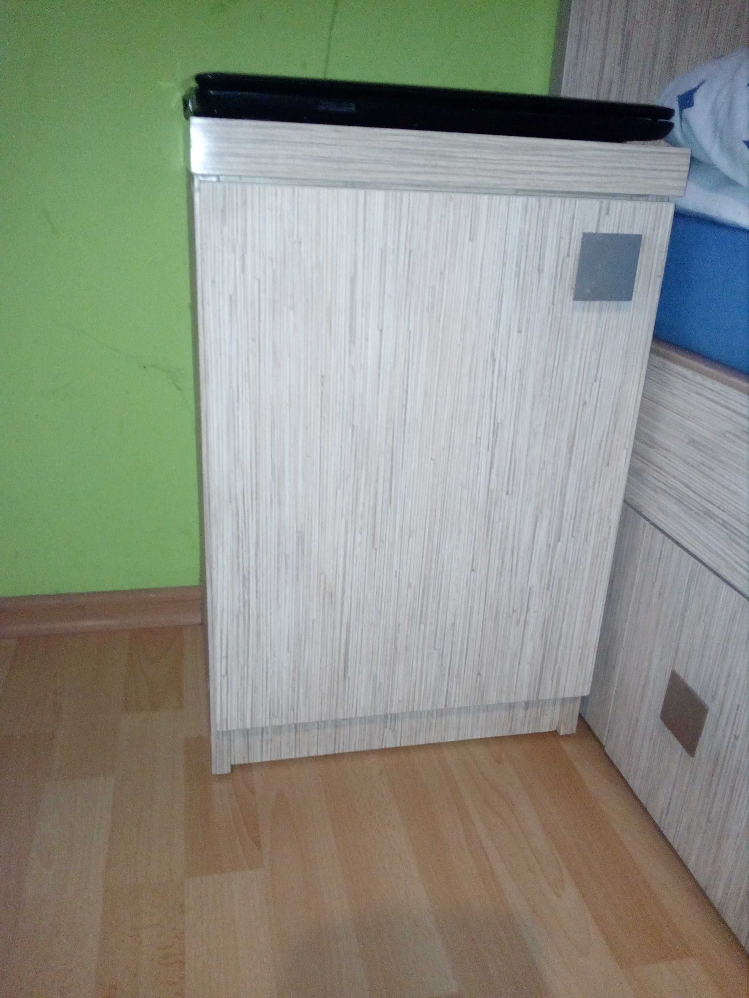 Szafka nocna. Cena 100 zł