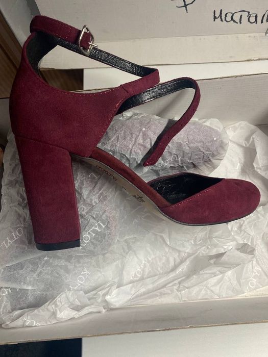 Туфлі на каблуках