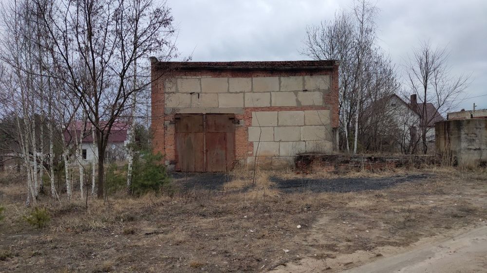 Земельна ділянка з приміщенням