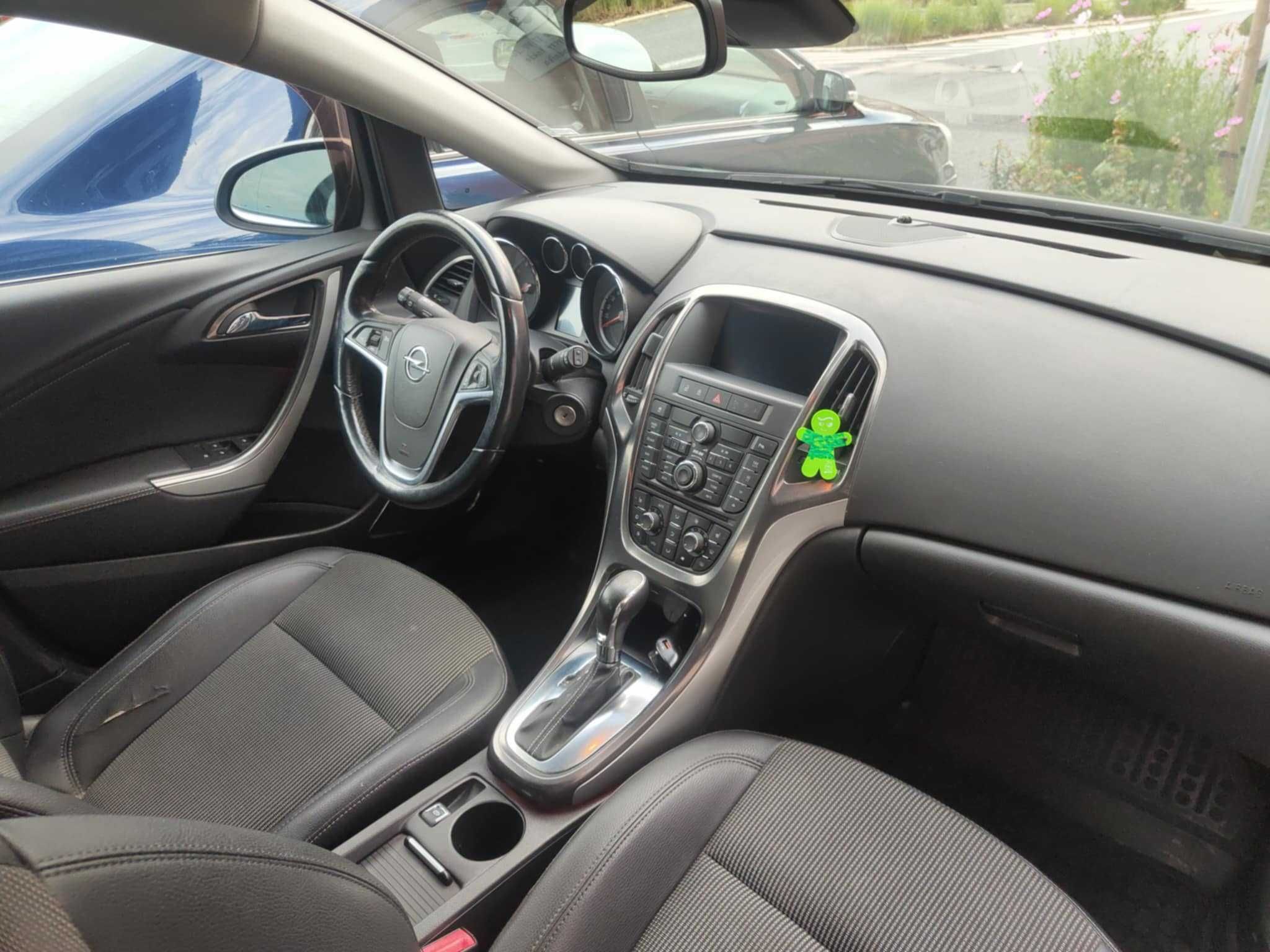 Opel Astra J 1.4 TURBO 2011 rok