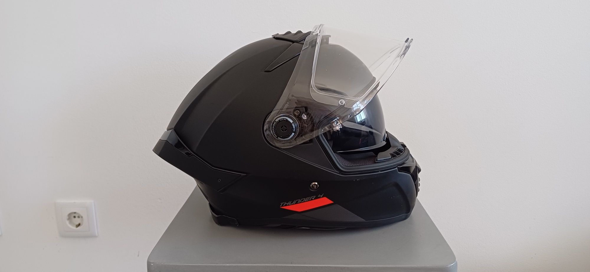 Capacete MT Thunder 4 M + Visabeira Extra Iridium