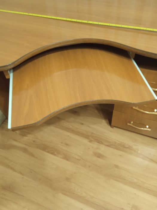 Продам комп'ютерний стіл б/у в гарному стані