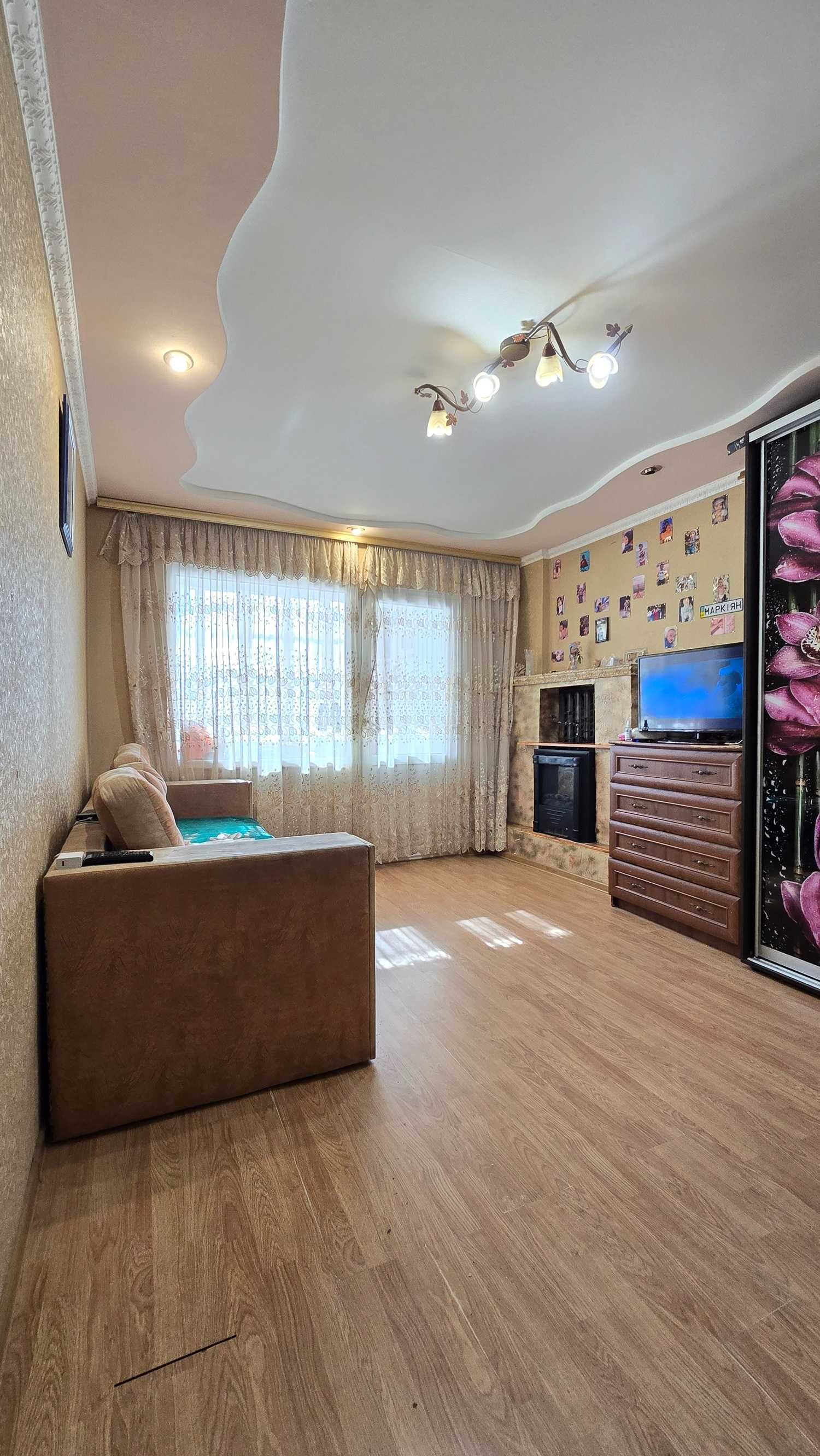 Продається 4-кімнатна квартира ЧЕШКА, вул. Достоєвського, 2