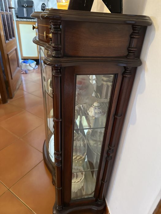 MOVEL CRISTALEIRA com 3 gavetas estilo classico