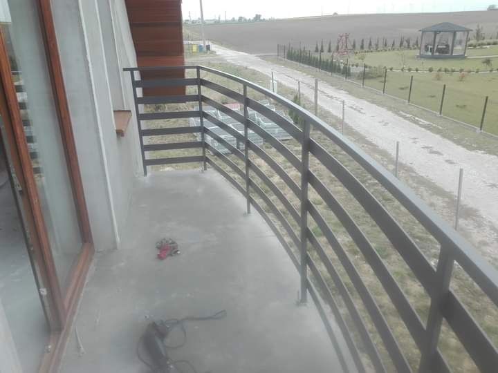 Balustrady wewnętrzne zewnętrzne