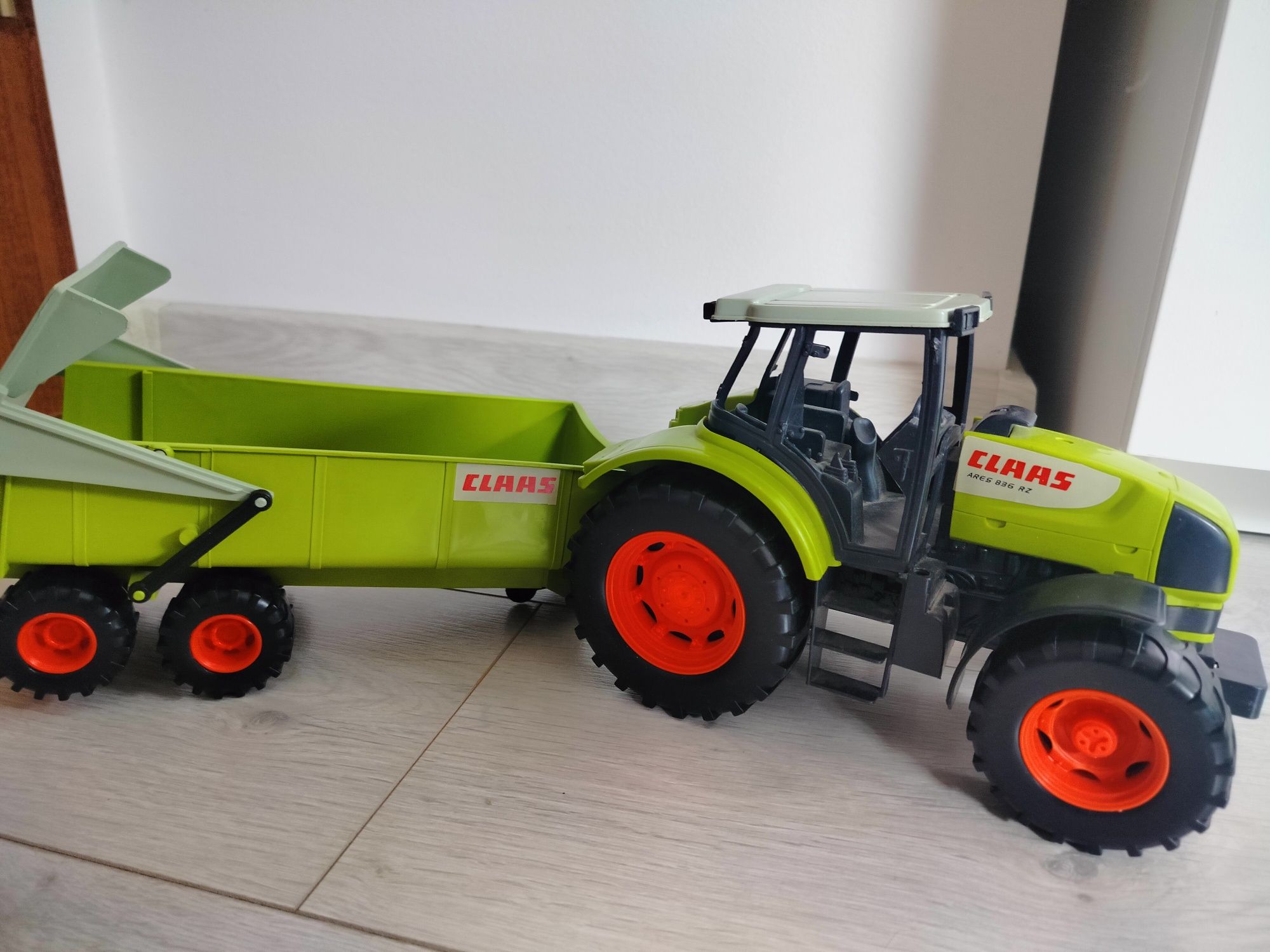 Claas traktor z przyczepą zabawka