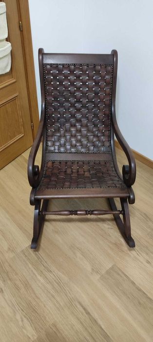 Conjunto - Cadeira de baloiço + Banco de descanso