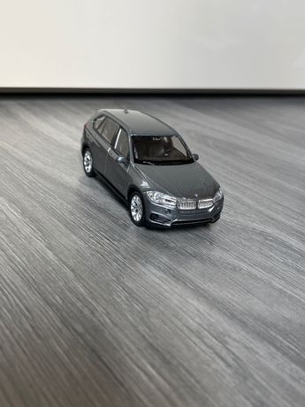Машинка невеличка  BMW X5