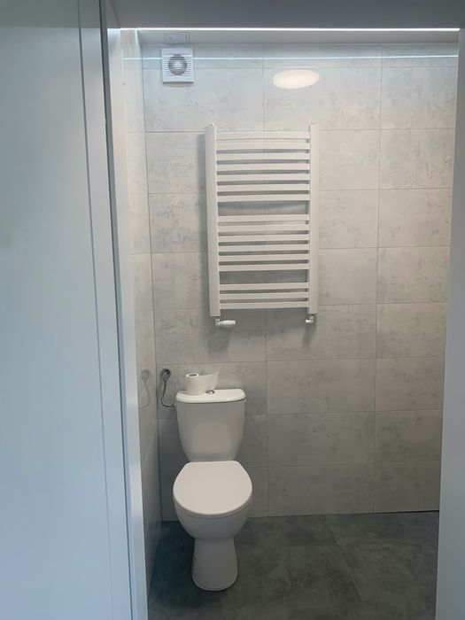 Lokal usługowy z dużą witryną – 37 m², niskie koszty utrzymania!