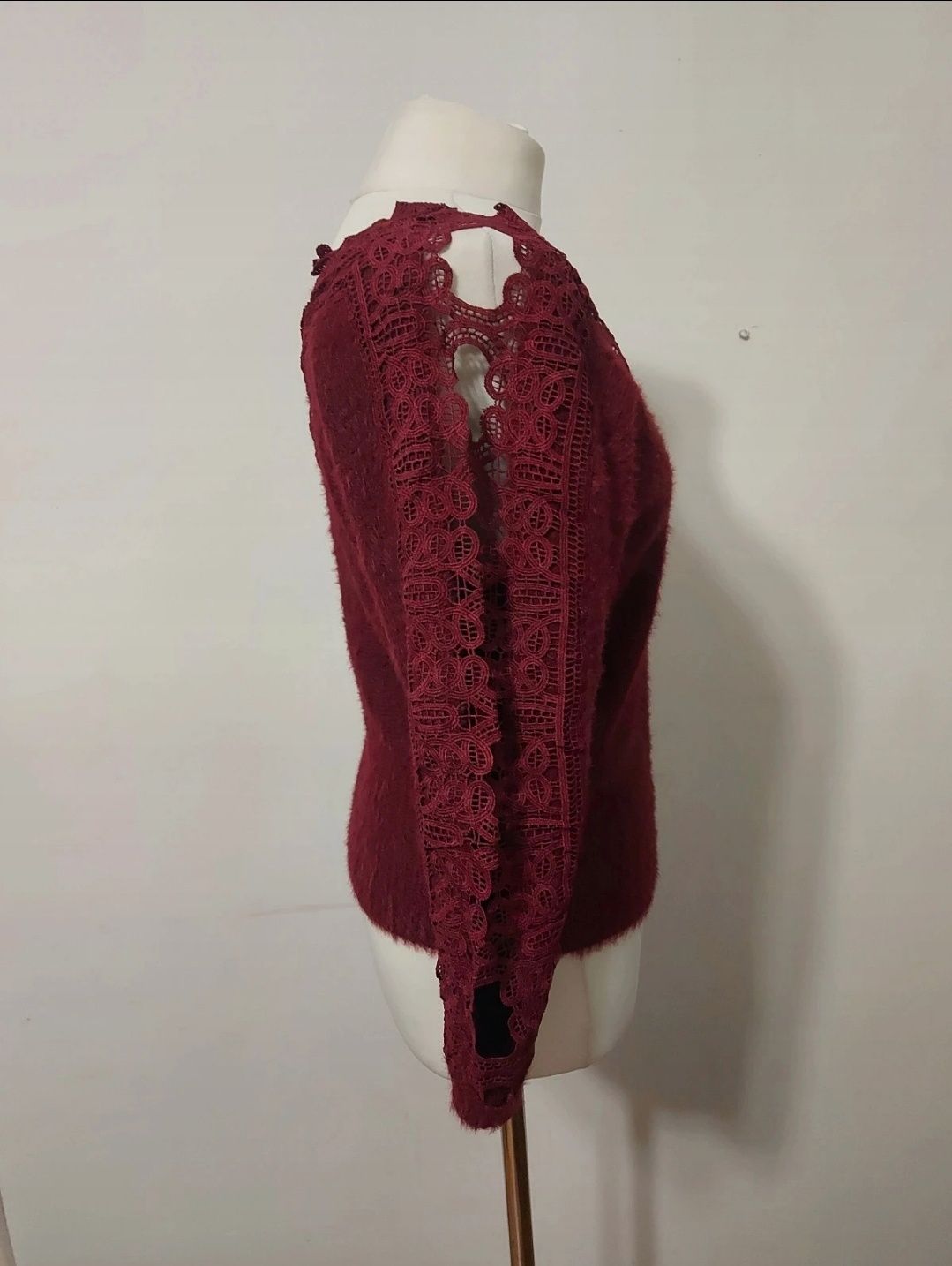 Śliczny Sweter z futerkiem koronkowe rękawy Piękny wzór L/XL