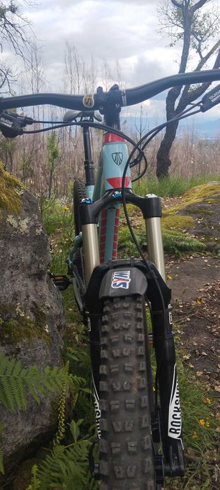 BTT 29 carbono full suspensão TREK USA