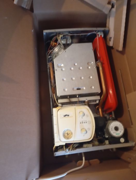 Продам газовий котел арістон уно робочий можна по запчастинам