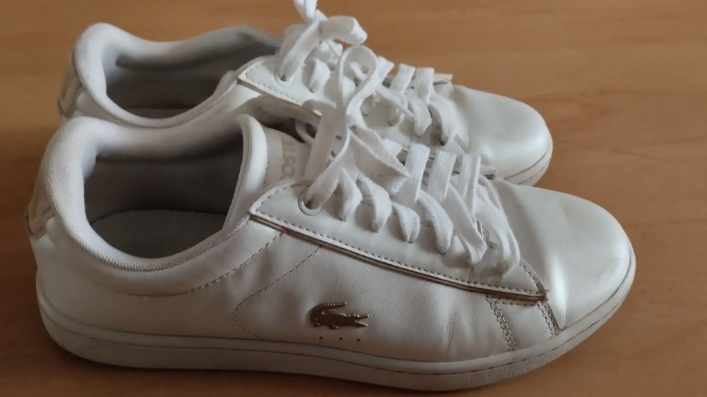 Продам женские кроссовки Lacoste